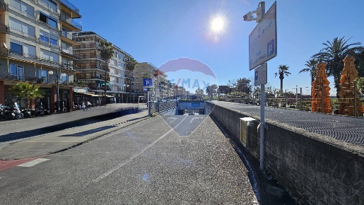 Foto Box a Chiavari in vendita