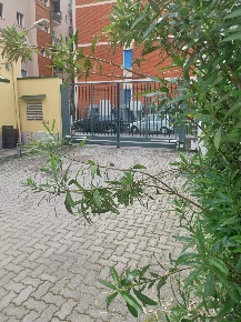 Foto Box in Via Capri, Milano in vendita