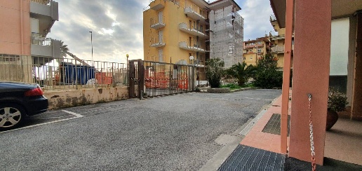 Foto Box in Pass. Trento e Trieste, Ventimiglia Stazione - Cristo Re