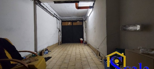 Foto Box a Santa Maria Capua Vetere di 27 m² con 1 locali in vendita
