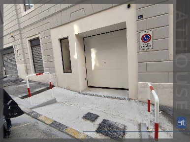 Foto Box in via Galleria, Trieste in vendita
