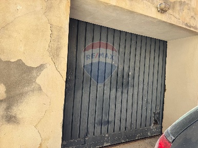 Foto Box in Via Solferino, Melilli Centro di 45 m² con 1 locali in vendita