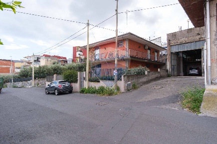 Foto Box in Via Dell' Agave, Catania San Giorgio di 93 m² con 1 locali