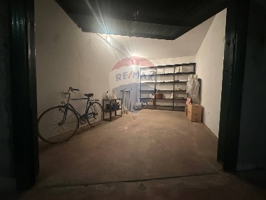 Foto Box a Savona Oltreletimbro, Santa Rita di 17 m² con 1 locali