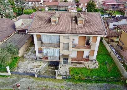Foto Villa bifamiliare a Alessandria Cristo di 400 m² con 12 locali