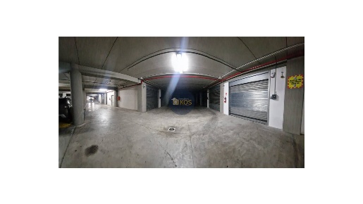 Foto Box in Viale Aldo Moro, Monopoli Centro di 60 m² con 1 locali
