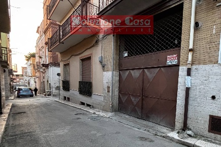 Foto Box in via Maneggio, Canosa di Puglia Centro di 25 m² con 1 locali