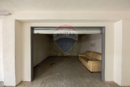Foto Box in via quattro novembre, Mascalucia Centro di 19 m² con 1 locali