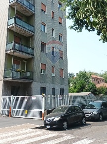 Foto Box in VIALE  SARDEGNA, Cinisello Balsamo in vendita