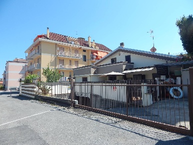 Foto Box in Via Dante, Loano Centro di 51 m² con 1 locali in vendita