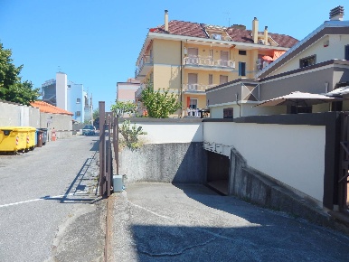 Foto Box in Via Dante, Loano Centro di 55 m² con 1 locali in vendita