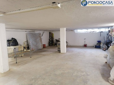Foto Box in viale xx settembre, Carrara Avenza di 80 m² con 1 locali