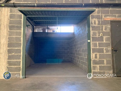 Foto Box in Via Paccini, Albenga di 17 m² con 1 locali in vendita