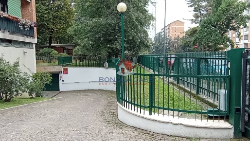 Foto Box in VIA SEM BENELLI, Milano in vendita