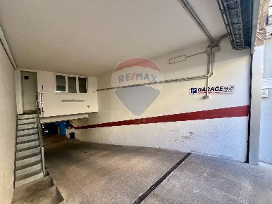 Foto Box in Via Mastrandrea, Bari Picone di 402 m² con 1 locali in vendita