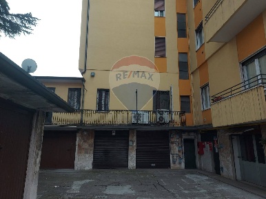Foto Box in Via Castoldi, Varese in vendita