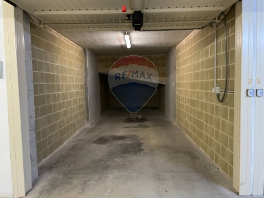 Foto Box a Vado Ligure Vado Centro di 28 m² con 1 locali in vendita