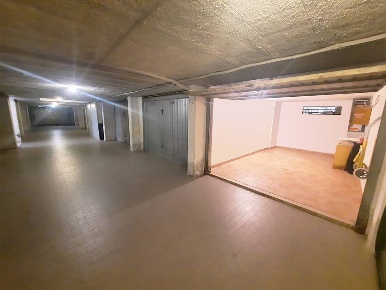 Foto Box in via Molise, Alba Adriatica in vendita