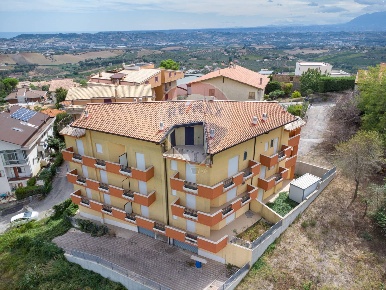 Foto Box in Via della Madonnuccia, Città Sant'Angelo in vendita