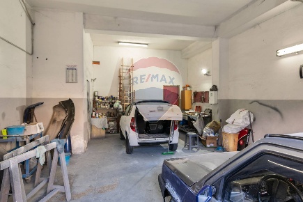 Foto Box in Via Giuseppe Tomasi di Lampedusa, Catania di 96 m² con 3 locali