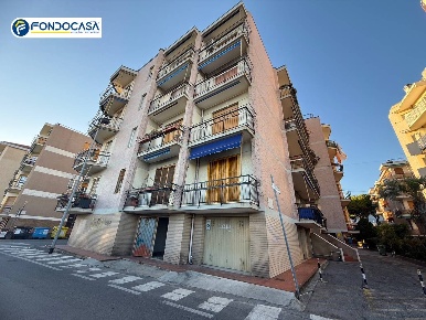 Foto Box in Via Amalfi, Loano Centro di 18 m² con 1 locali in vendita