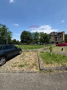 Foto Box in Viale Pampari, Reggio nell'Emilia Centro di 12 m² in vendita