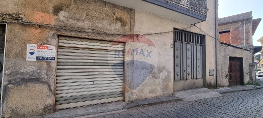 Foto Box in Via Circumvallazione, Paternò di 42 m² con 3 locali in vendita