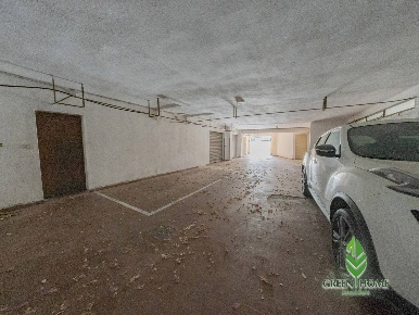 Foto Box in Via Montello, Cagliari Is Mirrionis di 16 m² con 1 locali