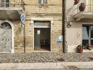 Foto Box in Viale G. Leopardi, Acquaviva Picena in vendita