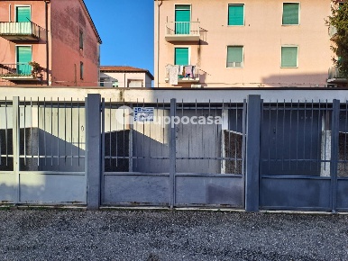 Foto Box in via Brescia, Vittuone in vendita
