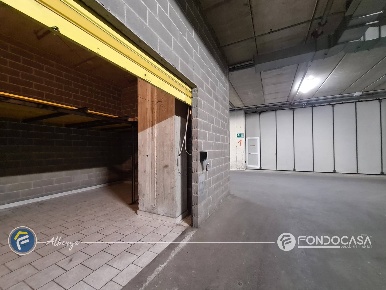 Foto Box in Regione Bagnoli, Albenga Centro di 24 m² con 1 locali