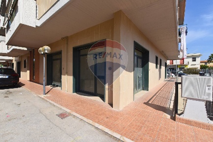 Foto Box in Viale Degli Artigiani, Foggia di 65 m² con 1 locali in vendita
