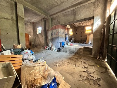 Foto Box in Via Tenente Nicola Maugeri, Aci Sant'Antonio Centro di 123 m²