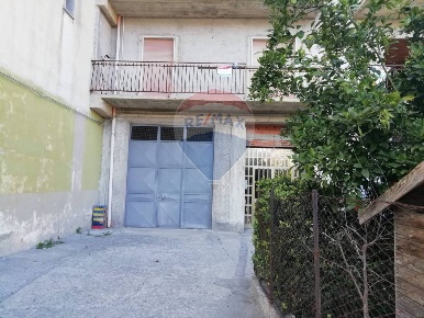 Foto Box in via libertà, Francavilla di Sicilia in vendita