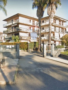 Foto Box in Via Giuseppe Leonardi, Aci Catena Centro di 26 m² con 1 locali