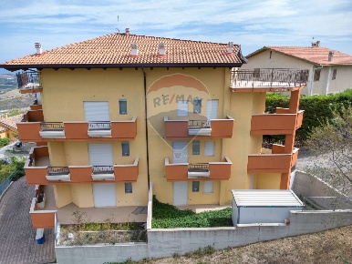 Foto Box in Via della Madonnuccia, Città Sant'Angelo in vendita