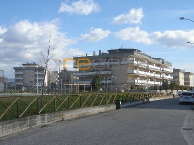 Foto Box in via Lombardia, Montecorvino Pugliano di 16 m² con 1 locali