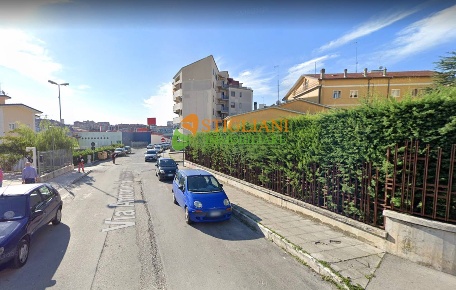 Foto Box in centro, Campobasso Centro di 20 m² con 1 locali in vendita