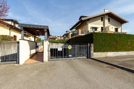 Foto Box in via Mozart, Usmate Velate in vendita