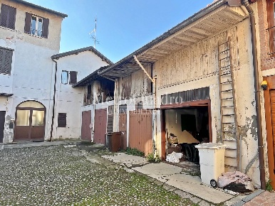 Foto Box in Via Castello, Bellusco in vendita