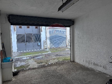 Foto Box in Via Dottor Giovanni Chiarenza, Aci Catena Centro di 18 m²
