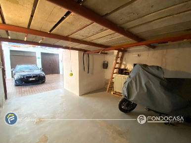 Foto Box in Via Torino, Albenga Centro di 20 m² con 1 locali in vendita