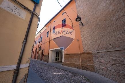 Foto Box in Via Del Turco, Ferrara Centro Storico di 16 m² con 1 locali