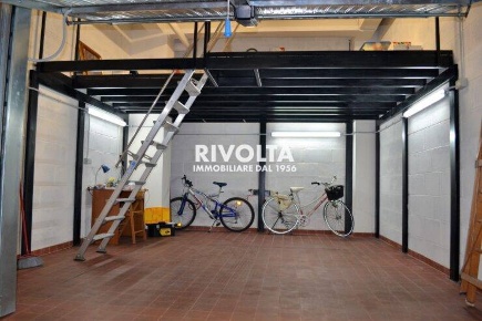 Foto Box in Via Filippo Civinini, Roma in vendita
