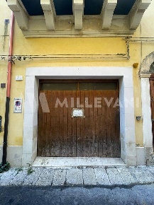 Foto Box in Vico Vittorio Locchi, Ragusa Centro di 40 m² con 1 locali