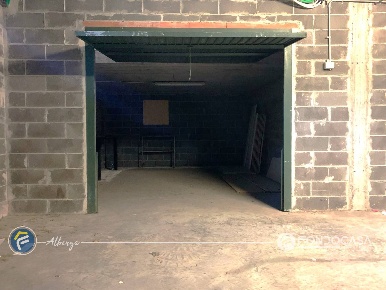 Foto Box in via Paccini, Albenga di 25 m² con 1 locali in vendita