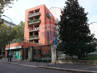 Foto Box in Via Cenisio, Milano in vendita