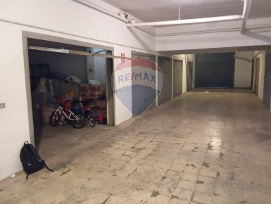 Foto Box in Via Caldarola, Bari Japigia di 18 m² con 1 locali in vendita