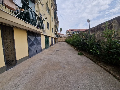 Foto Box in via san francesco a patria 85, Giugliano in Campania di 25 m²
