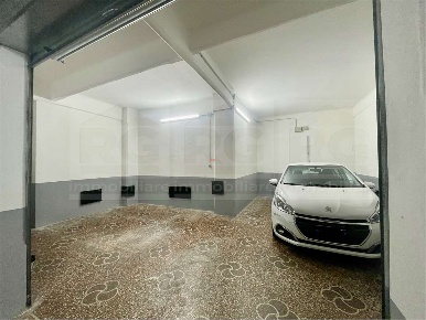 Foto Box in Via Caffaro, Genova Castelletto di 43 m² con 1 locali
